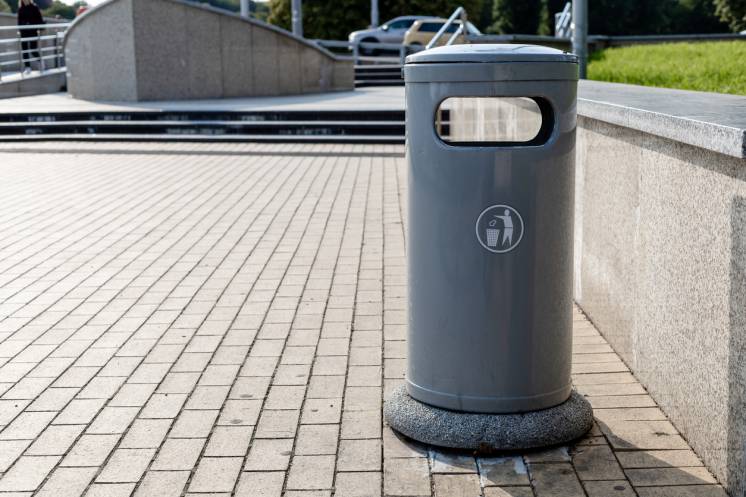 poubelles extérieure en béton, aménagement ville
